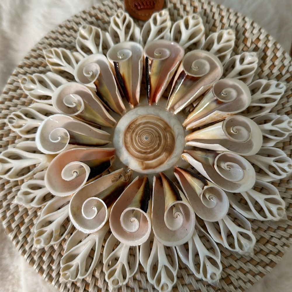 Round rattan seashell bag - Picture 7 of 11